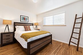 Couple’s Getaway | Dog Friendly, Bike to Old Town!