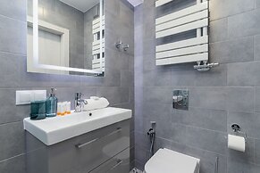 Kielecka Studio With AC by Renters