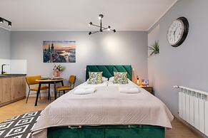 Kielecka Studio With AC by Renters