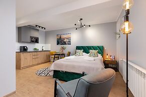 Kielecka Studio With AC by Renters