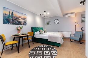 Kielecka Studio With AC by Renters