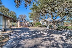 Sweet Annie Ot 250sa 2 Bedroom Home by RedAwning