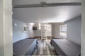 Sweet Annie Ot 250sa 2 Bedroom Home by RedAwning