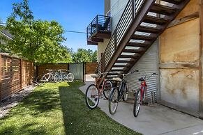Industrial Old Town Bungalow W/ Free Cruiser Bikes