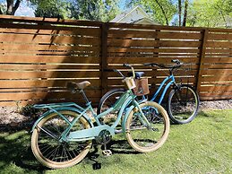 Industrial Old Town Bungalow W/ Free Cruiser Bikes