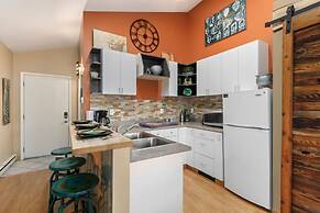 Industrial Old Town Bungalow W/ Free Cruiser Bikes