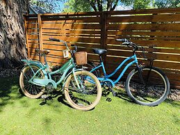 Industrial Old Town Bungalow W/ Free Cruiser Bikes