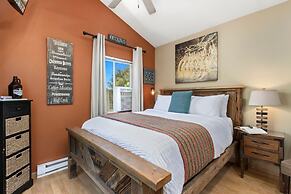 Industrial Old Town Bungalow W/ Free Cruiser Bikes