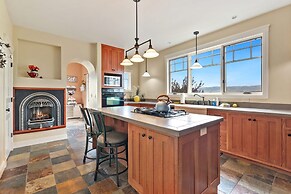 Sunrise Ranch! Amazing Mountain Views!