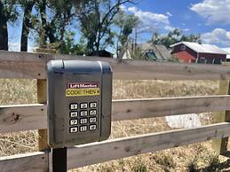 Sunrise Ranch! Amazing Mountain Views!