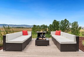 Sunrise Ranch! Amazing Mountain Views!