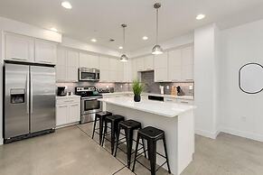 Gorgeous Townhome Steps From the Brewery District!