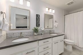 Gorgeous Townhome Steps From the Brewery District!