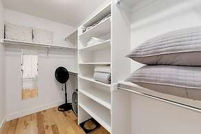 Gorgeous Townhome Steps From the Brewery District!