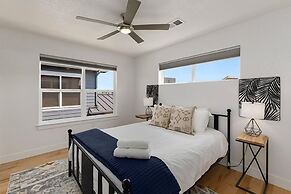 Gorgeous Townhome Steps From the Brewery District!