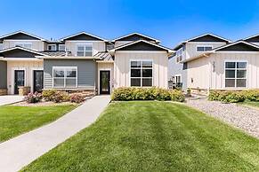 Gorgeous Townhome Steps From the Brewery District!