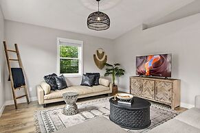 Spacious Downtown Apartment – Walk to Old Town Fc!