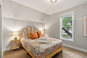 Spacious Downtown Apartment – Walk to Old Town Fc!