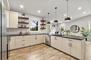 Spacious Downtown Apartment – Walk to Old Town Fc!