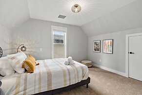 Spacious Downtown Apartment – Walk to Old Town Fc!