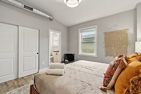 Spacious Downtown Apartment – Walk to Old Town Fc!