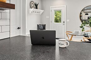 Spacious Downtown Apartment – Walk to Old Town Fc!