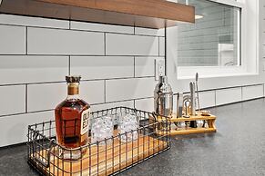 Spacious Downtown Apartment – Walk to Old Town Fc!