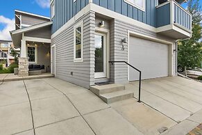 Contemporary Studio – Sunny, Stylish and Spacious