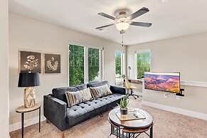 Contemporary Studio – Sunny, Stylish and Spacious