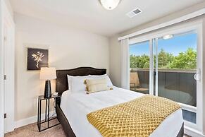 Contemporary Studio – Sunny, Stylish and Spacious