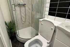 Studio Sleeps 1 Near Acton Park
