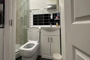 Studio Sleeps 1 Near Acton Park