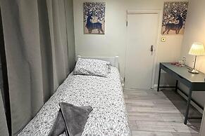Studio Sleeps 1 Near Acton Park