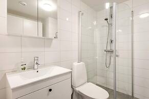 Luxury Business Studio Apartment - Garden View