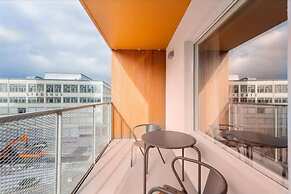 Luxury Business Studio Apartment - Garden View