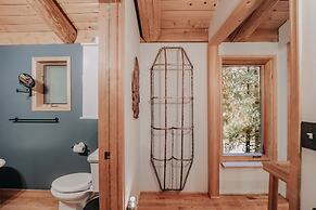 81sl - Hot Tub - Wifi - Pets Ok 2 Bedroom Cabin by Redawning