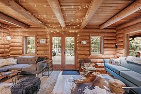 81sl - Hot Tub - Wifi - Pets Ok 2 Bedroom Cabin by Redawning