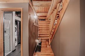 81sl - Hot Tub - Wifi - Pets Ok 2 Bedroom Cabin by Redawning