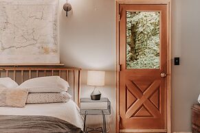 81sl - Hot Tub - Wifi - Pets Ok 2 Bedroom Cabin by Redawning