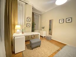 Sleek Flat With Central Location in Beyoglu