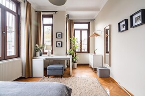 Sleek Flat With Central Location in Beyoglu