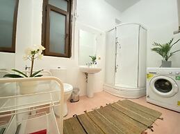 Sleek Flat With Central Location in Beyoglu