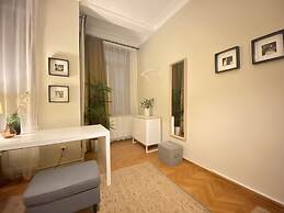 Sleek Flat With Central Location in Beyoglu