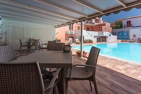 Cristal Blu Mono 3 With Shared Pool