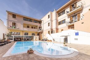 Cristal Blu Mono 3 With Shared Pool