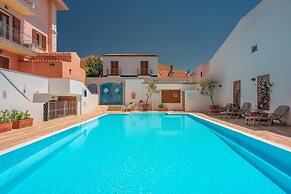 Cristal Blu Mono 3 With Shared Pool