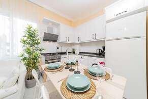 Modern Flat With Shared Pool and Balcony in Alanya