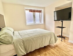 Cozy Home in Richmond Hill with Free Parking