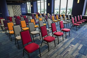WINK HOTEL DANANG RIVERSIDE, Unscripted by Hyatt