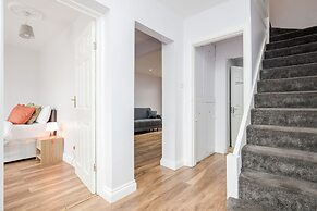 TMS Beautiful 4 Bedroom House!dagenham!freeparking